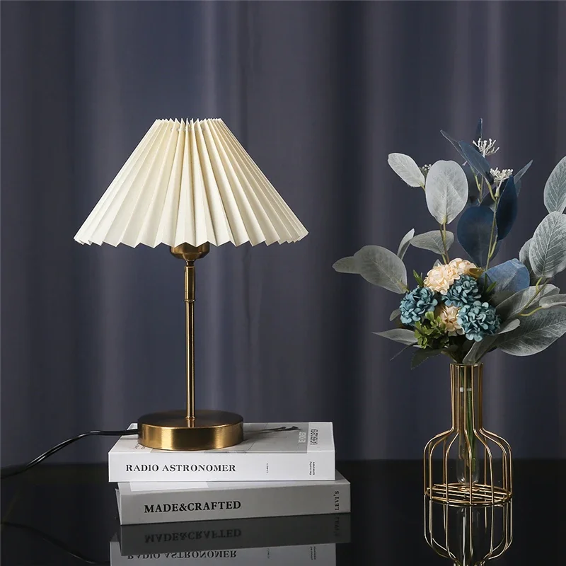 Modern Adjustable Pleated Tabl - Lava Lamp Desktop recension och pris